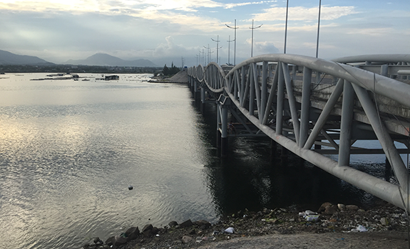 Long Ho Bridge provides a connection over the Cam Ranh Bay - an inlet of the South China Sea